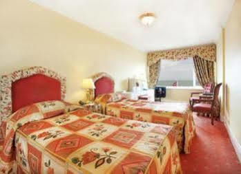 Corbyn Head Hotel 3*