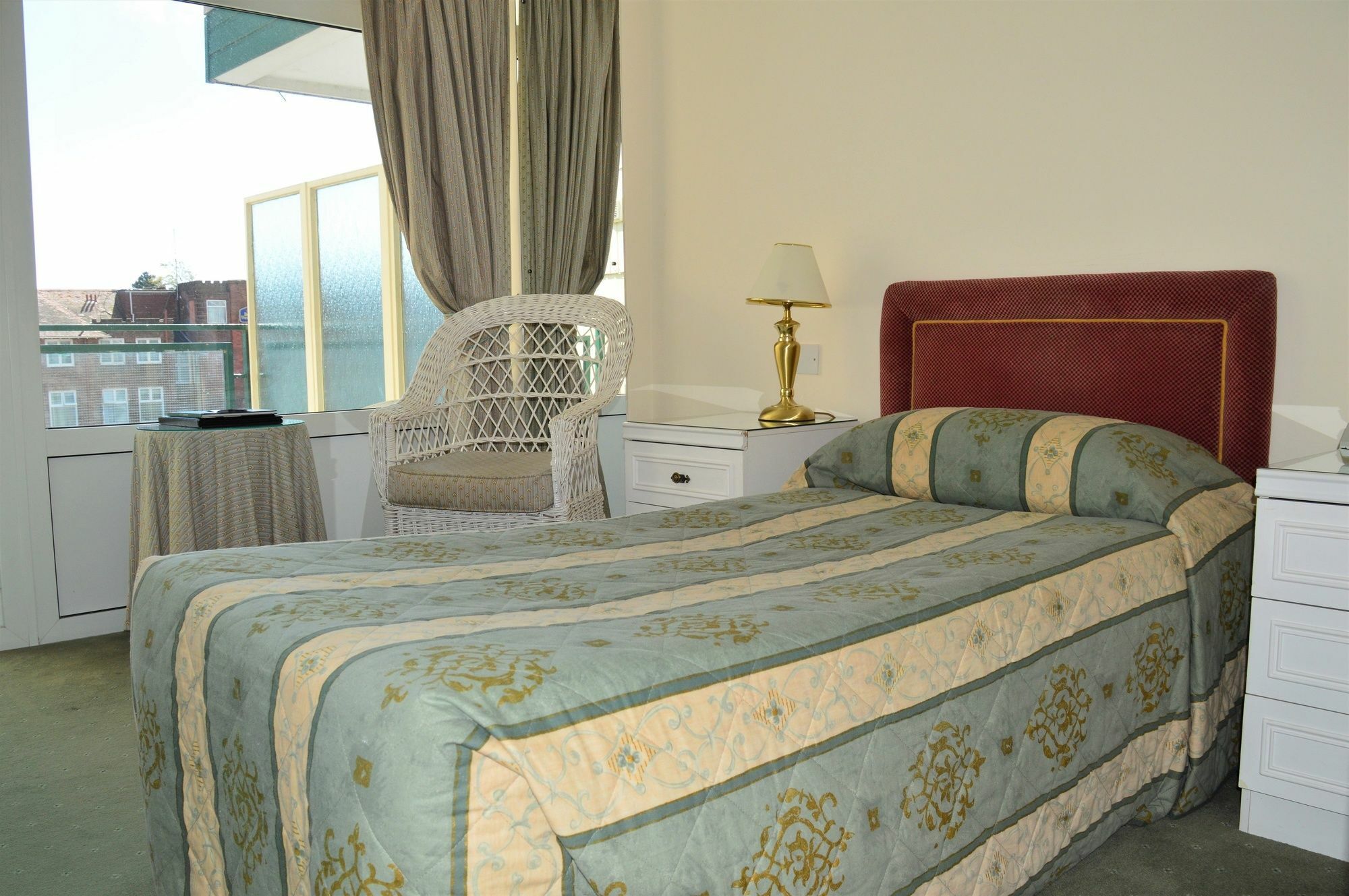 Corbyn Head Hotel 3*